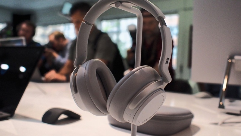 Surface Headphones: Sản phẩm đầu tiên của Microsoft trong cuộc chiến tai nghe chống ồn cùng Bose và Sony 