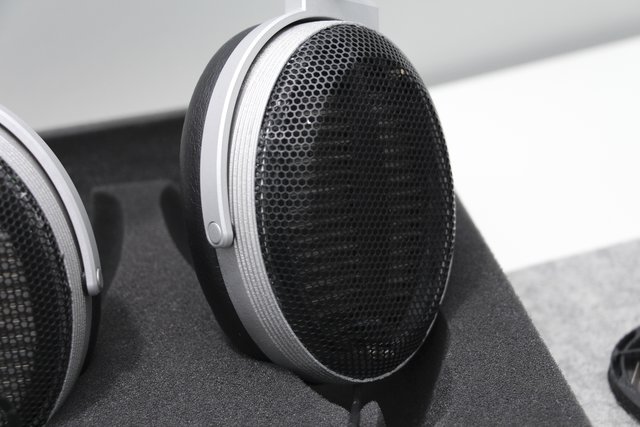 T+A tiết lộ về mẫu tai nghe đầu tiên của hãng mang tên Solitaire P