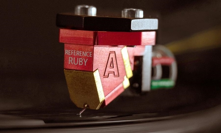 AVID HiFi giới thiệu đầu kim đĩa than Reference Ruby