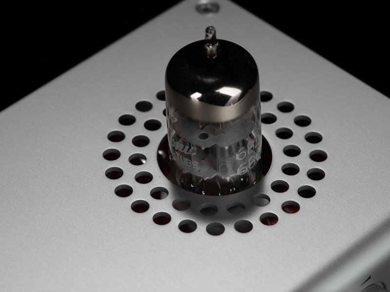 Schiit Audio giới thiệu chiếc headamp đèn Vali 2+, công suất lớn, giá hấp dẫn