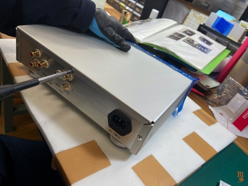 DS Audio hé lộ quá trình sản xuất equalizer cho cartridge quang học