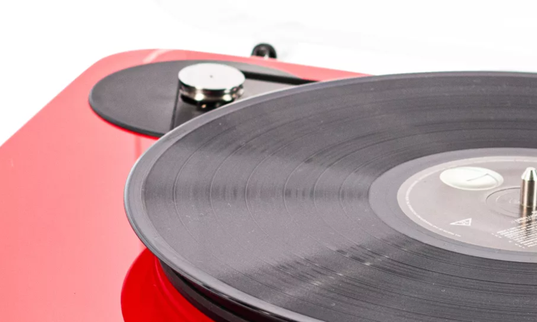 Doanh thu từ Vinyl có thể vượt qua CD tại thị trường Anh trong năm 2021