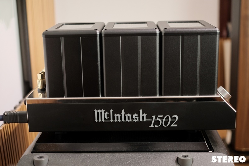 McIntosh MC1502: Kiệt tác ampli đèn công suất 150 Watt