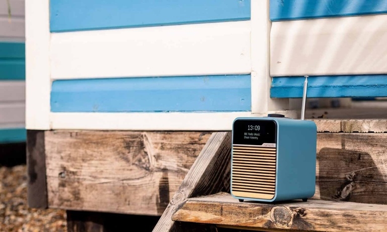 Ruark mở bán phiên bản Beach Hut Blue cho DAB+ radio R1