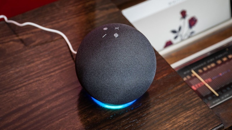 Với một bản cập nhật mới, loa Amazon Echo sẽ hỗ trợ cả Siri và Google Assistant