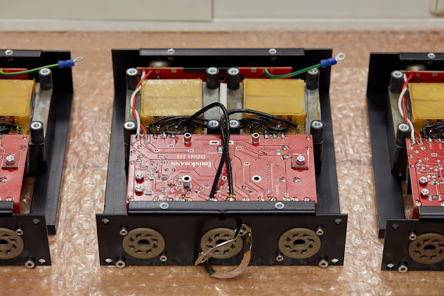 Brinkmann Audio hé lộ quá trình sản xuất bộ nguồn đèn RoNT III