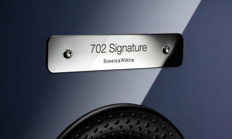 Bowers & Wilkins ra mắt phiên bản Midnight Blue Metallic cho bộ đôi 705 và 702 Signature