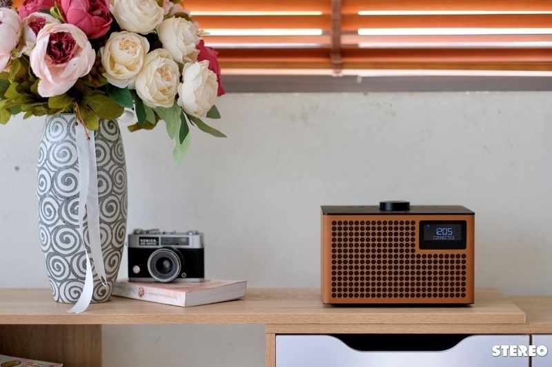 Loa không dây Geneva Acustica Lounge Radio: Một sản phẩm hiện đại ẩn sau vẻ ngoài cổ điển