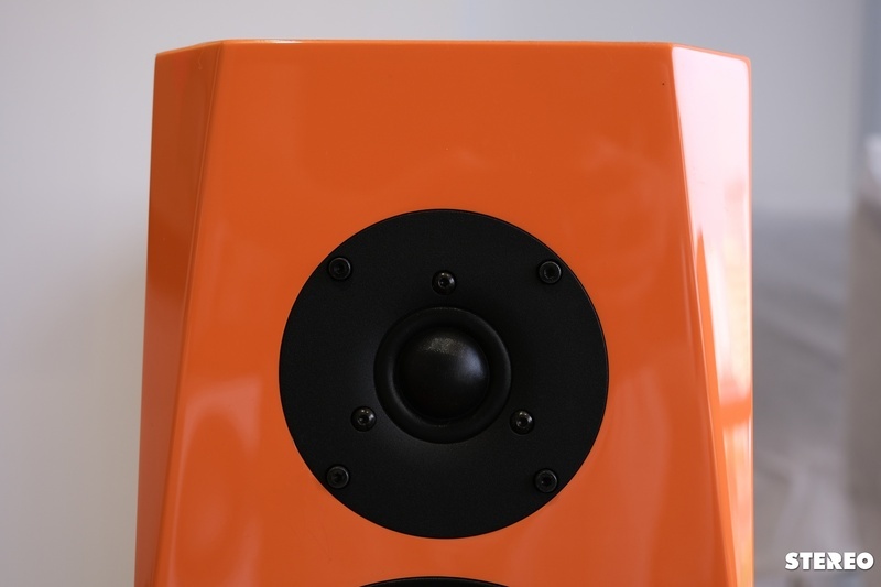 Mở hộp loa SB Acoustics SBE C-6: Thiết kế đẹp, hoàn thiện tốt, giá hợp lý