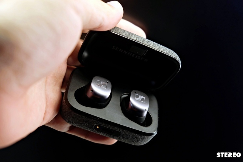 Trên tay tai nghe không dây Momentum True Wireless 3 mới nhất của Sennheiser