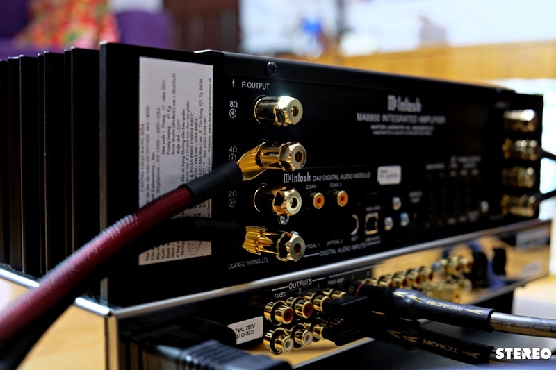 McIntosh MA8950: Công suất 200W/kênh, có sẵn module DA2 dành cho các tín đồ của nhạc số