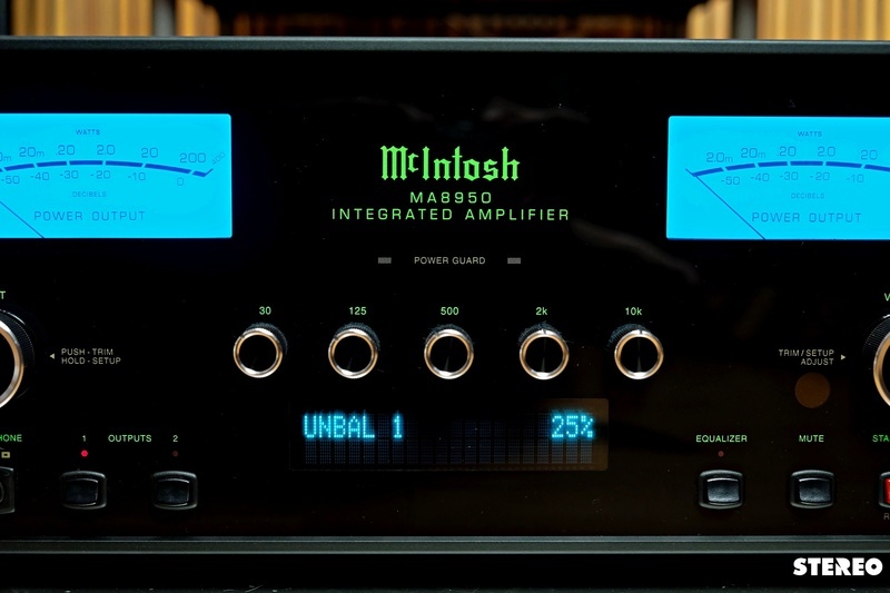 McIntosh MA8950: Công suất 200W/kênh, có sẵn module DA2 dành cho các tín đồ của nhạc số