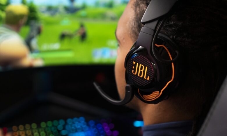 JBL nâng cấp trải nghiệm của giới game thủ với tai nghe không dây Quantum 910 Wireless