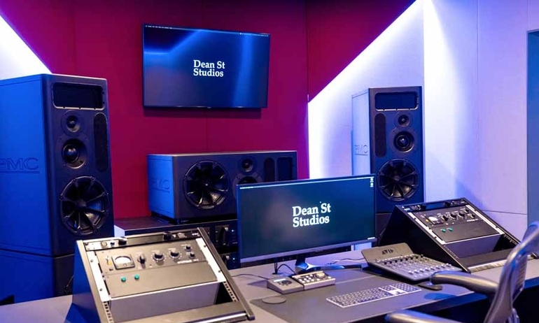 Loa PMC tiếp tục xuất hiện ở không gian mới của phòng thu huyền thoại Dean St.Studios