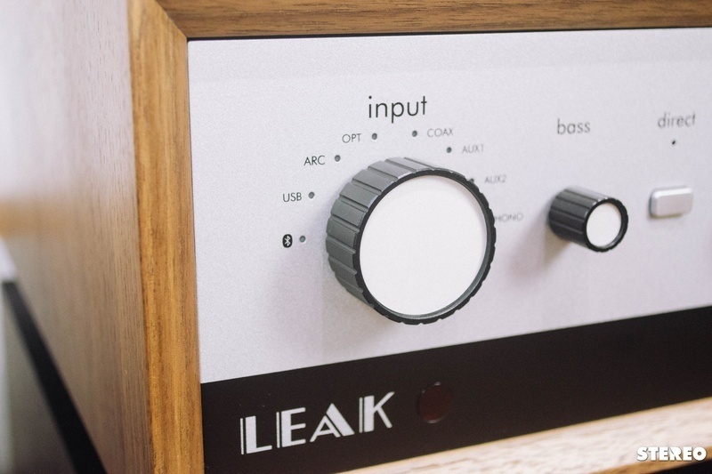 Ampli tích hợp Leak Stereo 230: Kết hợp ấn tượng giữa ngoại hình cổ điển và công nghệ hiện đại
