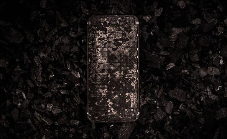 17.000 USD cho iPhone 7 Carbon Concept bạn có dám không?