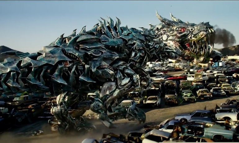 Cận cảnh Bumblebee “tan rã thành từng mảnh” trong trailer mới của Transformers 5.
